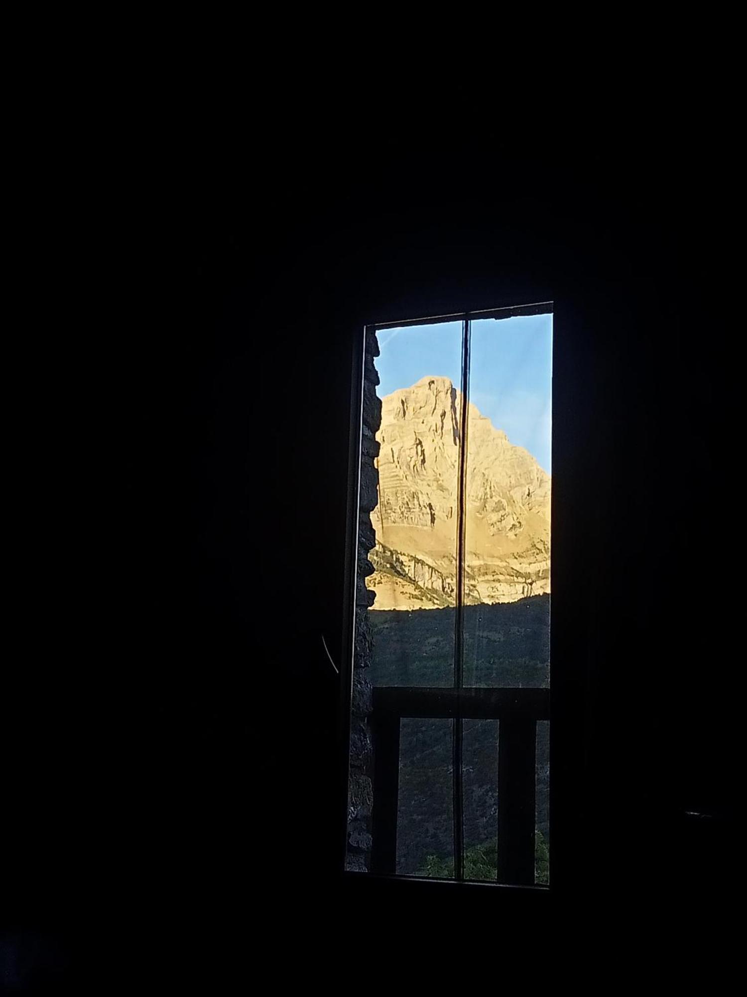 Suite En Cuadra Pajar, Casa Rural Hoz de Jaca Exterior foto