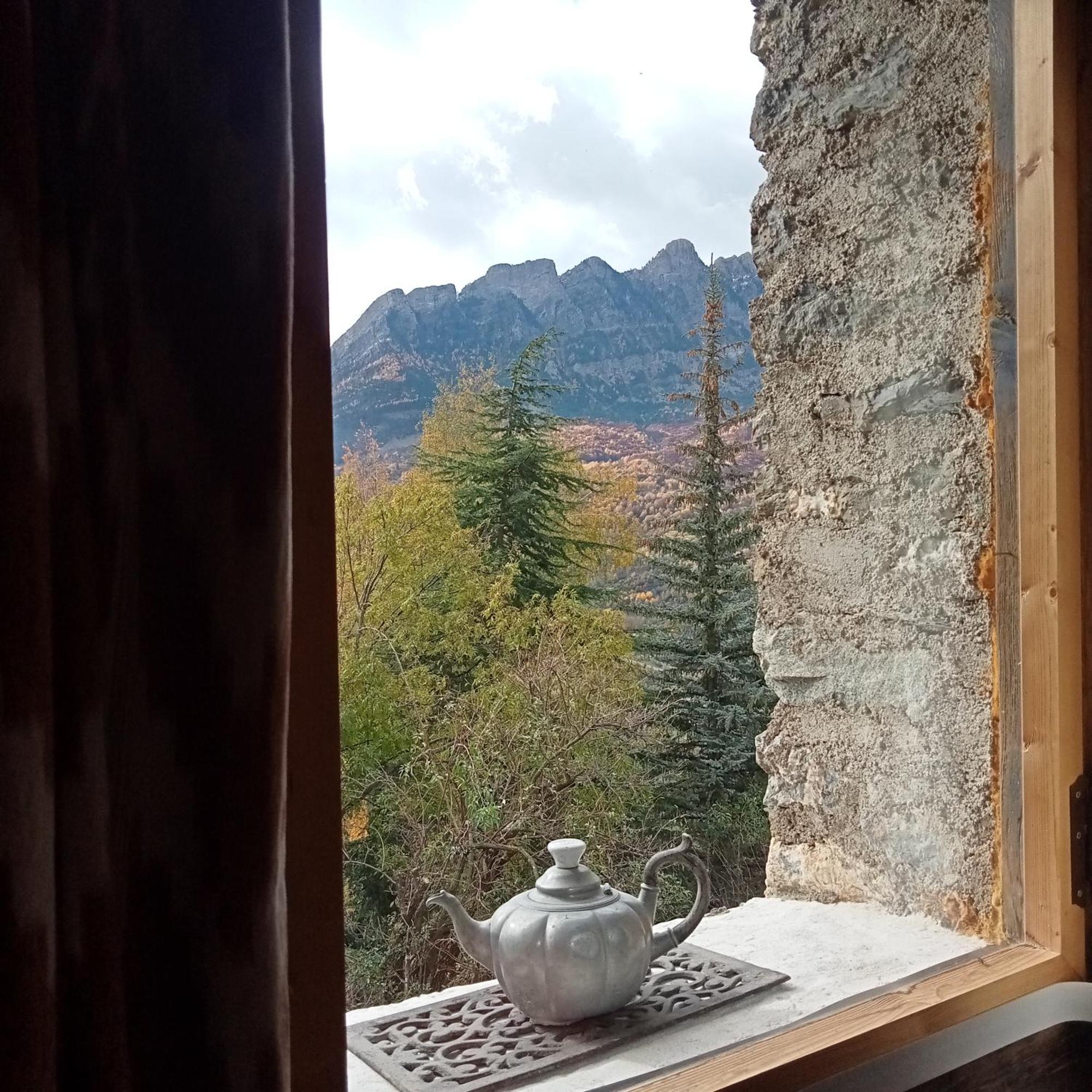 Suite En Cuadra Pajar, Casa Rural Hoz de Jaca Exterior foto