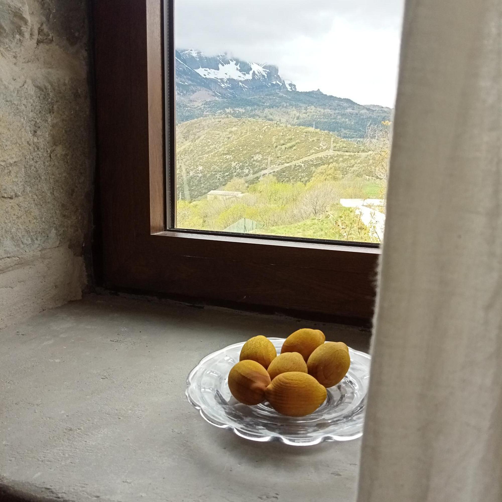 Suite En Cuadra Pajar, Casa Rural Hoz de Jaca Exterior foto