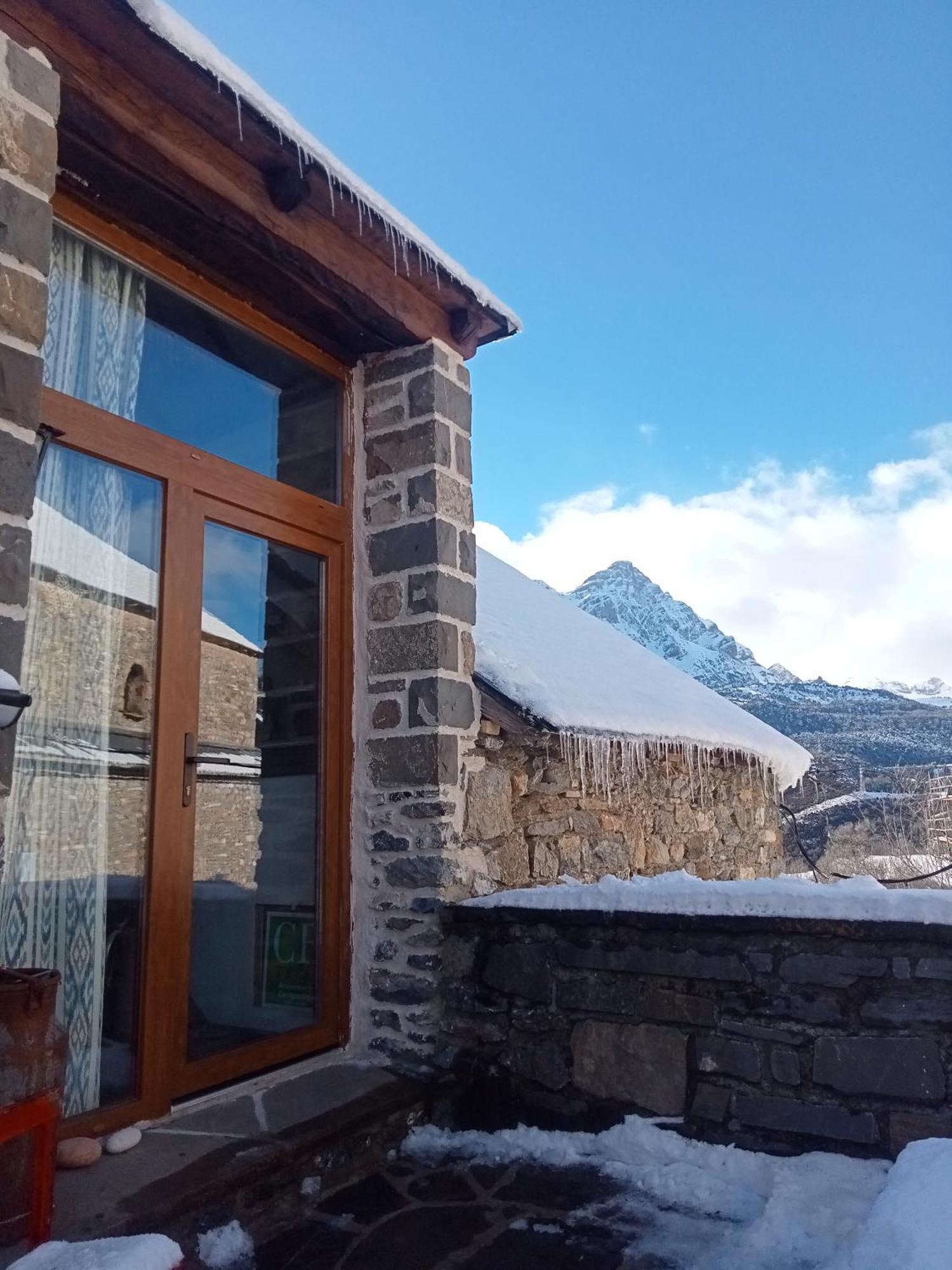 Suite En Cuadra Pajar, Casa Rural Hoz de Jaca Exterior foto